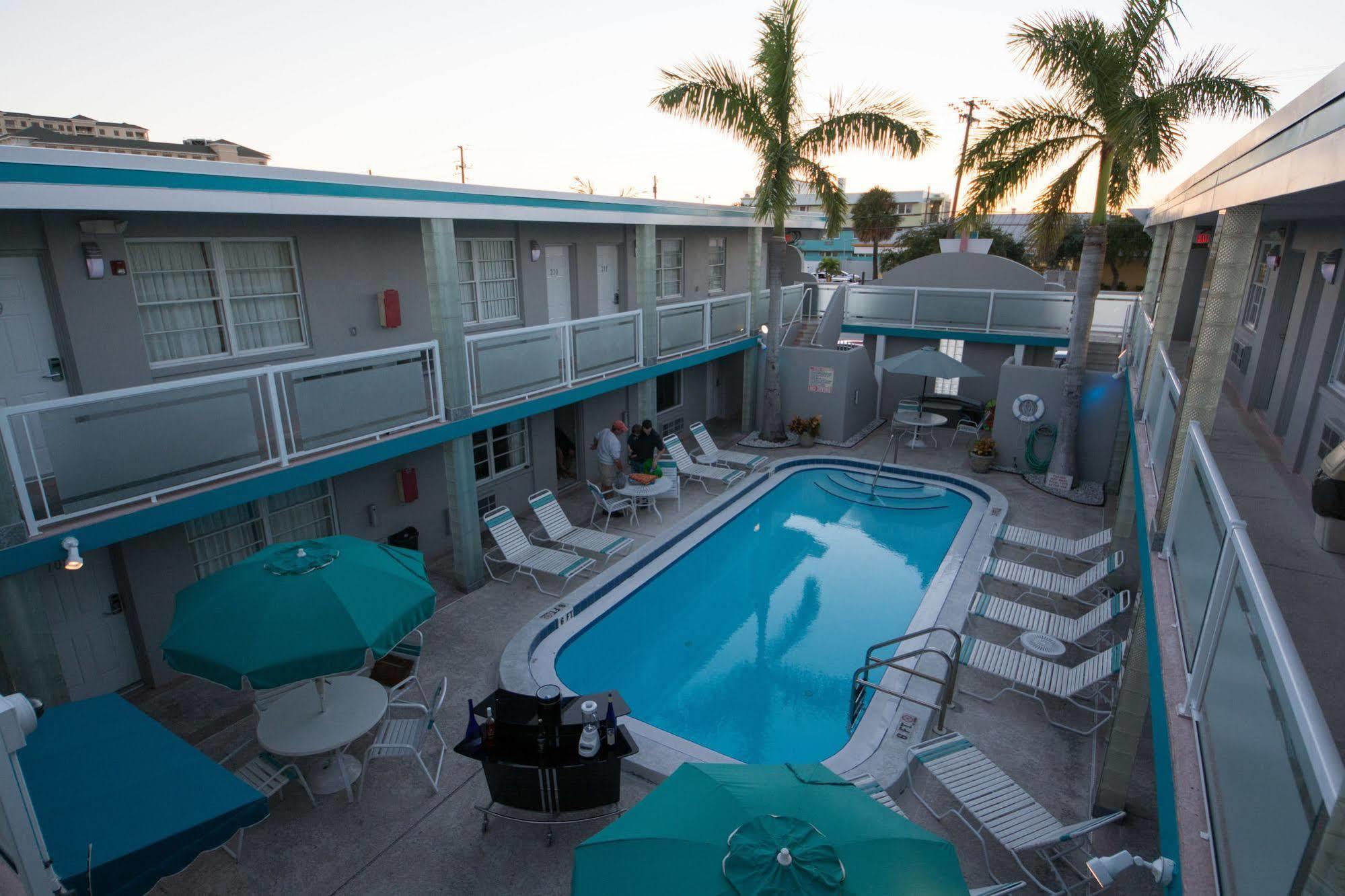 Camelot Beach Suites Clearwater Beach Exterior foto